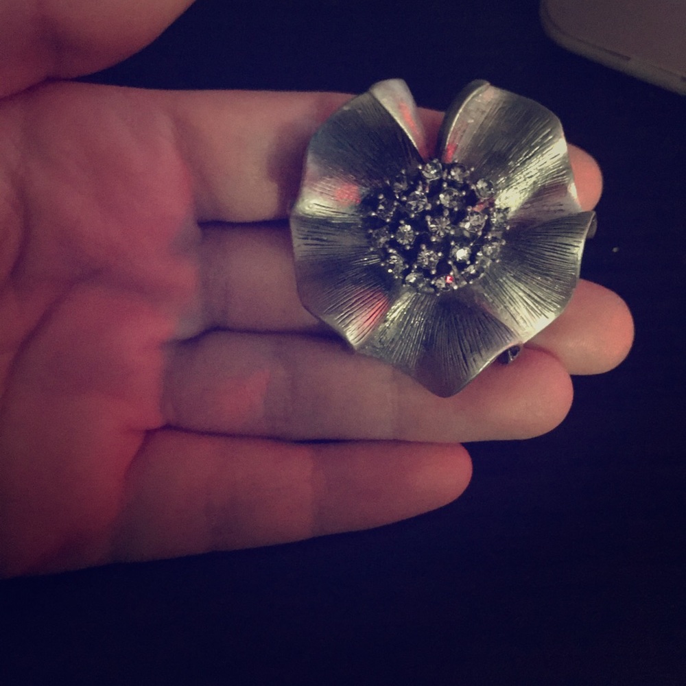Flower pin